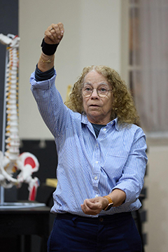 Susan Klein Teaching, Photo by Giovana Bertoldi